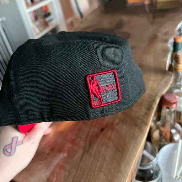 The city golden state warriors hat red black like new 7 1/4 - Picture 2 of 3